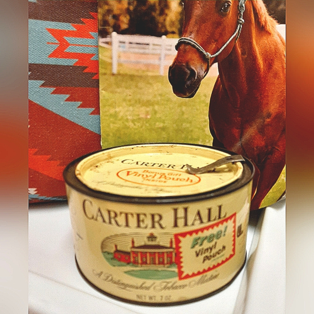 Vintage Carter Hall tobacco tin. With lid and key. Collectable, Decorative